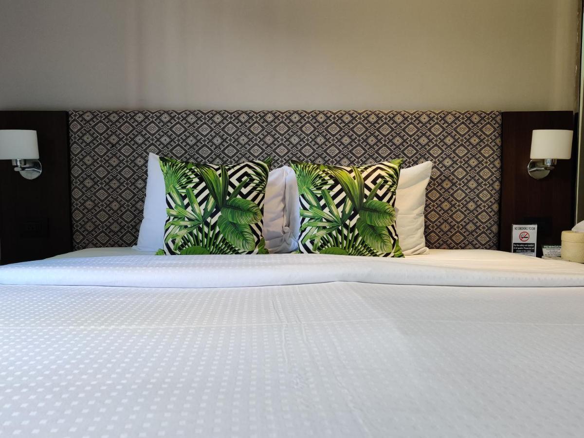 Check In Saladaeng (Adults Only) Hotel Bangkok Exterior photo